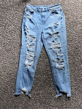 American Eagle Outfitters Light Blue Ripped Boyfriend Jeans